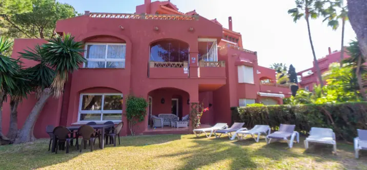 Sale of ground floor apartment in Elviria 1