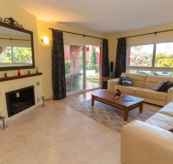 Sale of ground floor apartment in Elviria