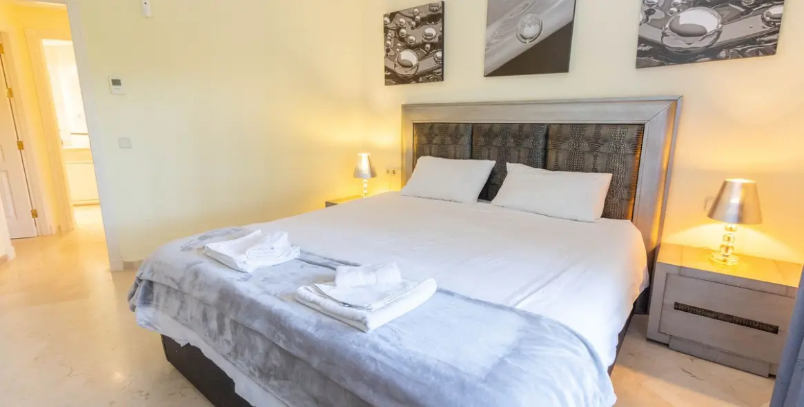 Sale of ground floor apartment in Elviria 4