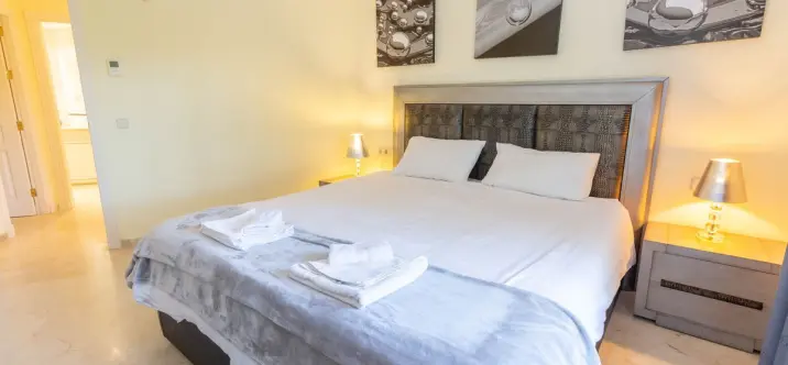 Sale of ground floor apartment in Elviria 3