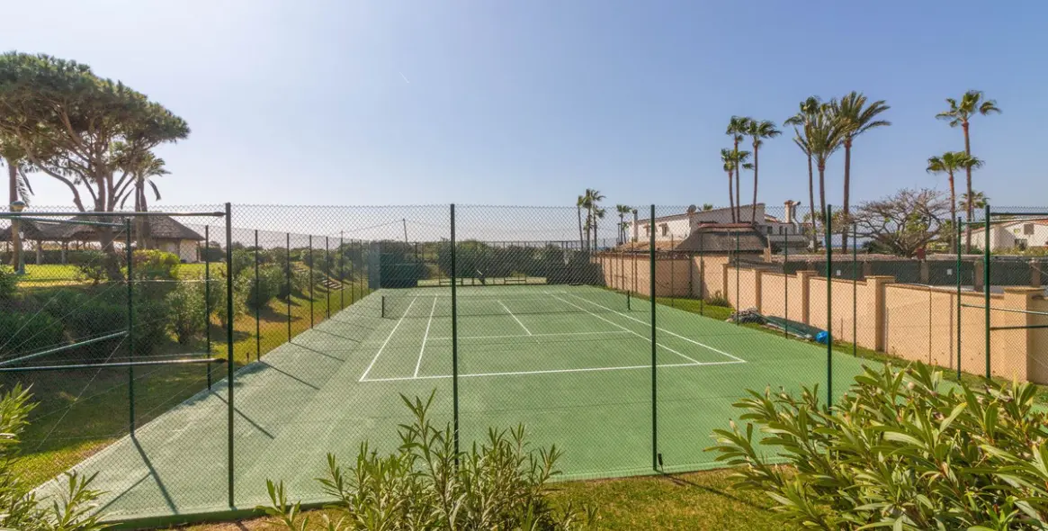 Sale of ground floor apartment in Elviria 5