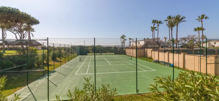 Sale of ground floor apartment in Elviria 4