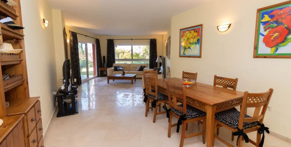 Sale of ground floor apartment in Elviria 6