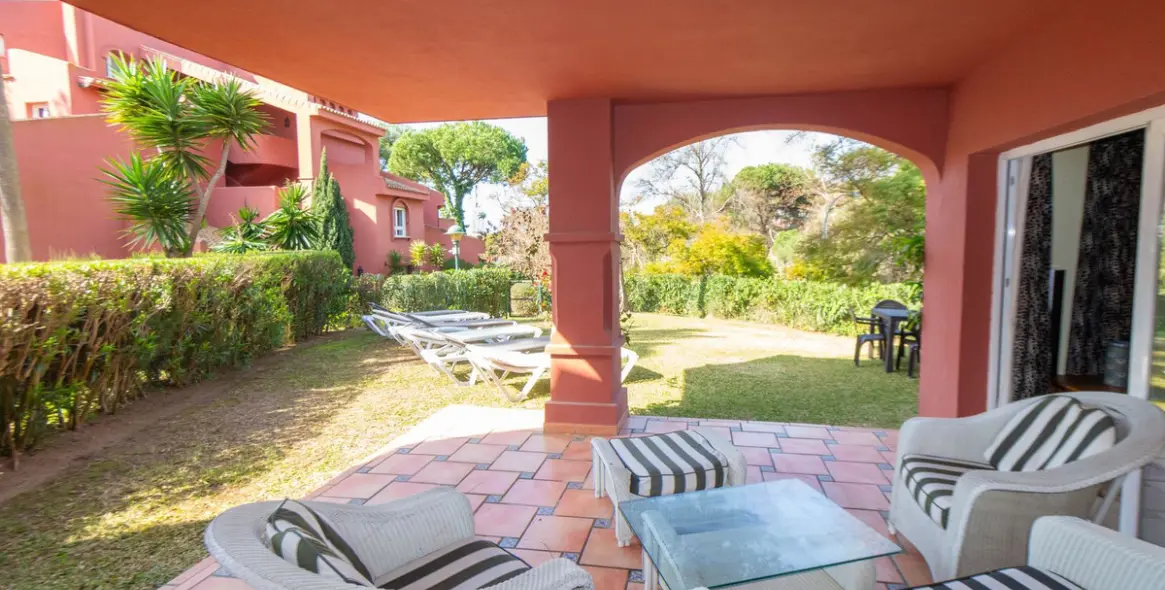 Sale of ground floor apartment in Elviria 7