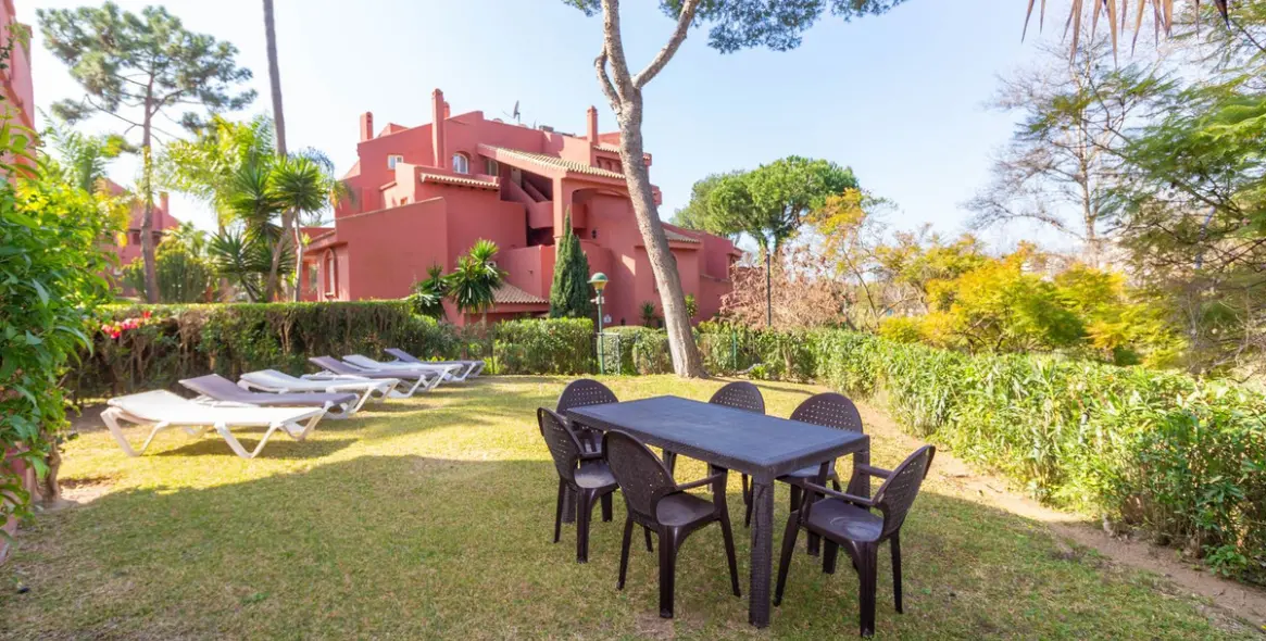 Sale of ground floor apartment in Elviria 8