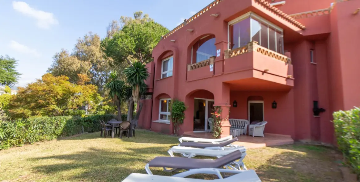 Sale of ground floor apartment in Elviria 10