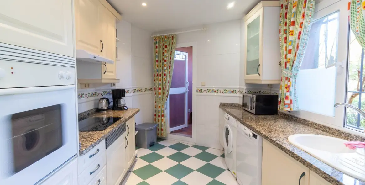 Sale of ground floor apartment in Elviria 12