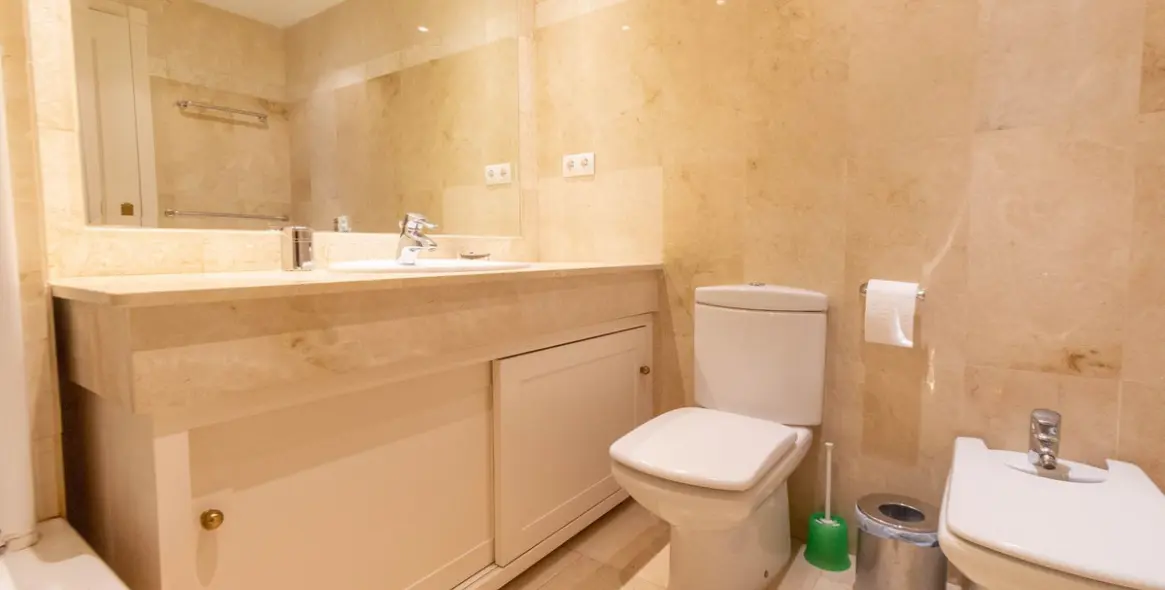 Sale of ground floor apartment in Elviria 15