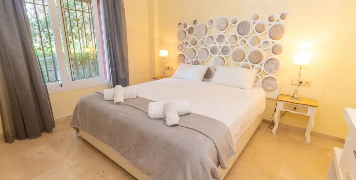 Sale of ground floor apartment in Elviria 16