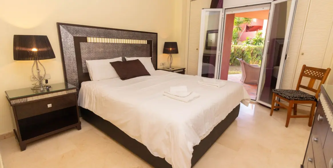 Sale of ground floor apartment in Elviria 17
