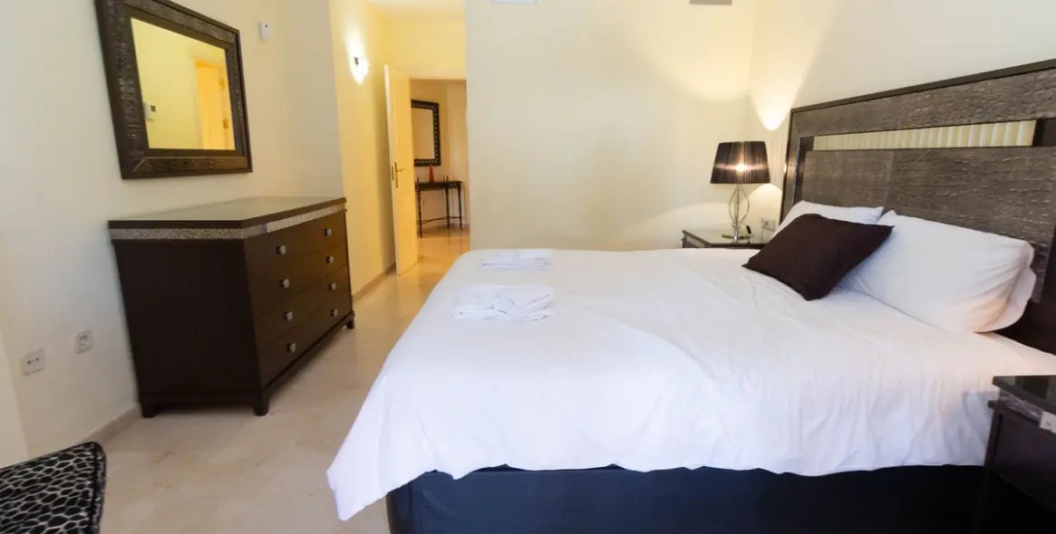 Sale of ground floor apartment in Elviria 19