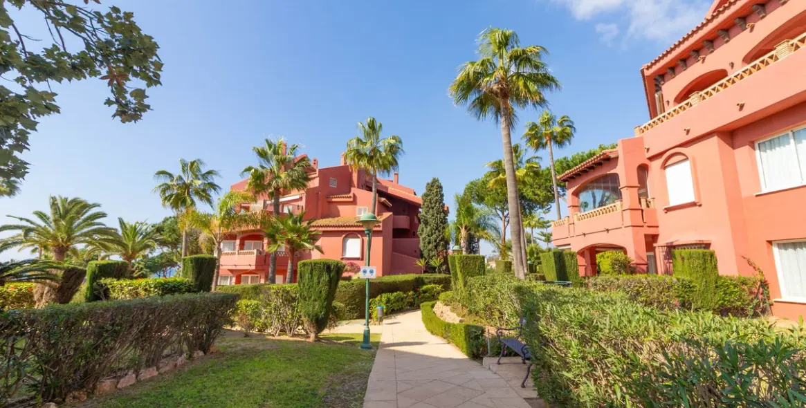 Продажа апартаментов на первом этаже в Elviria 28