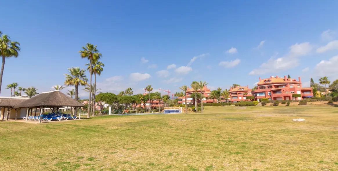 Продажа апартаментов на первом этаже в Elviria 30