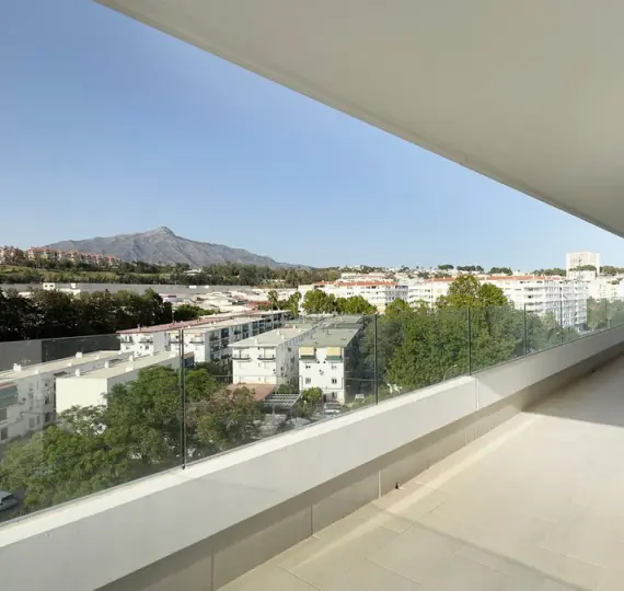 Sale of penthouse in Nueva Andalucía