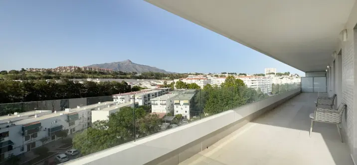 Sale of penthouse in Nueva Andalucía 3