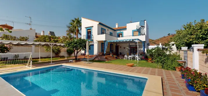 Продажа  отдельно стоящей виллы в Chilches 0