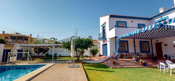 Продажа  отдельно стоящей виллы в Chilches 1