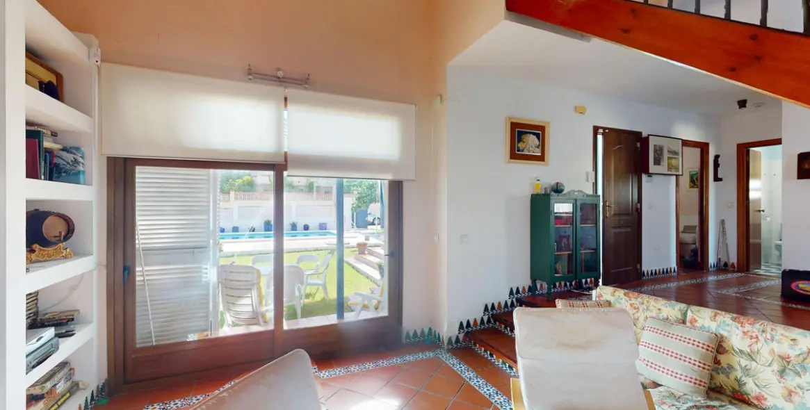 Продажа  отдельно стоящей виллы в Chilches 6