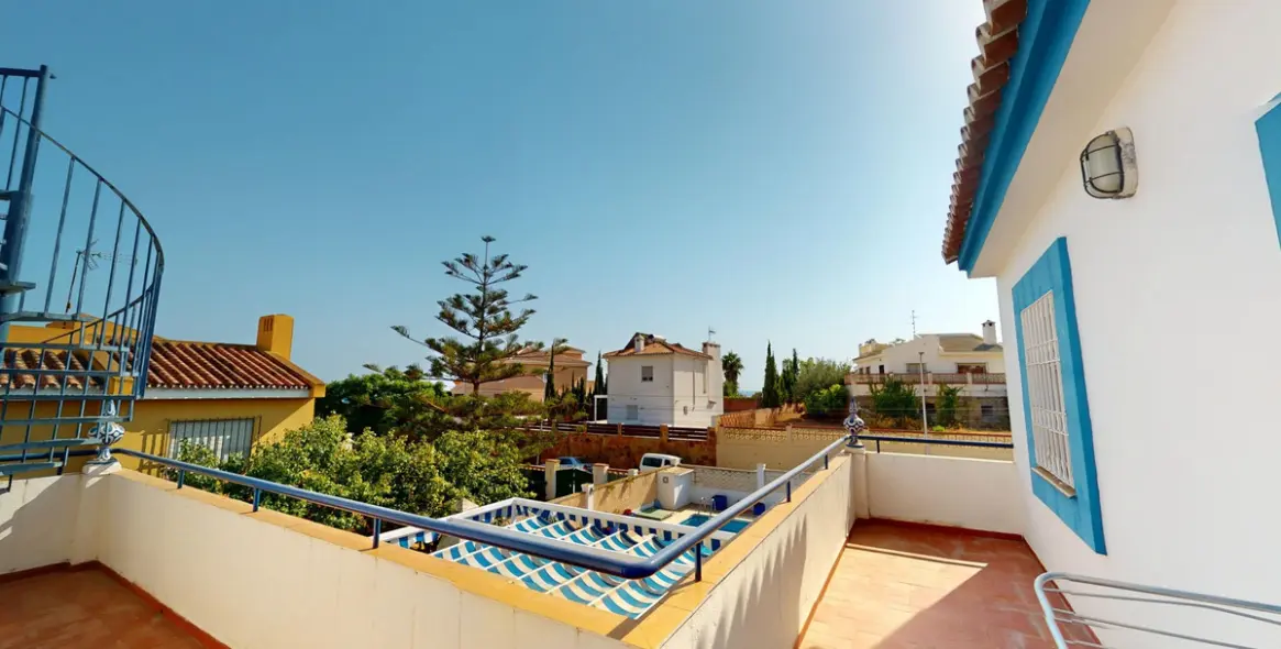 Sale of detached villa in Chilches 32