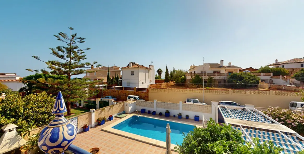 Sale of detached villa in Chilches 33