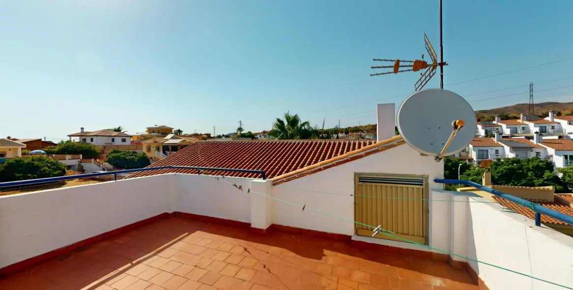 Sale of detached villa in Chilches 35