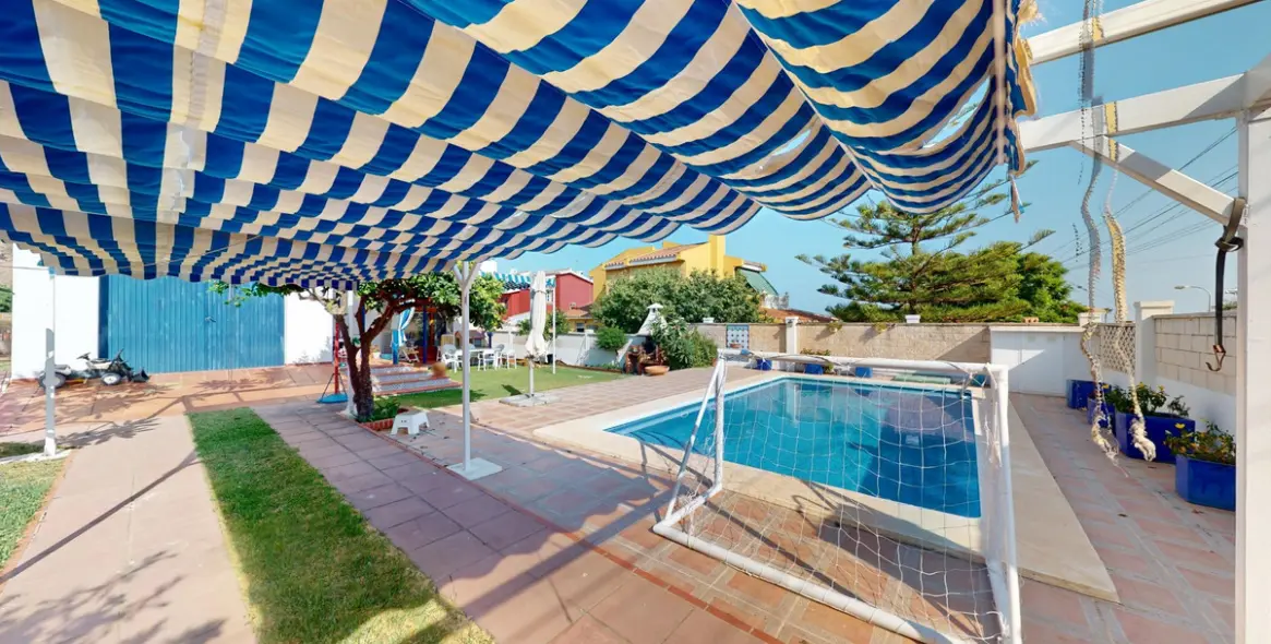 Sale of detached villa in Chilches 41