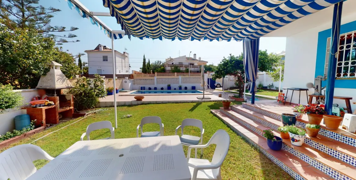Sale of detached villa in Chilches 46