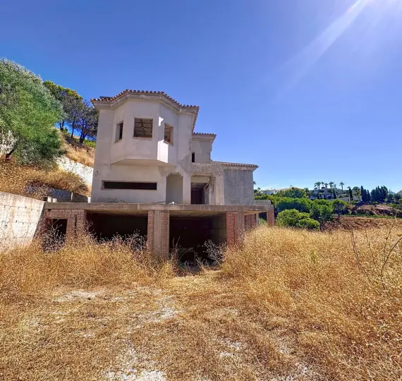 Sale of detached villa in Valtocado