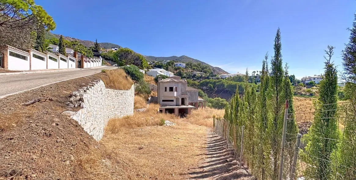 Sale of detached villa in Valtocado 2