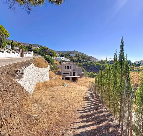 Sale of detached villa in Valtocado