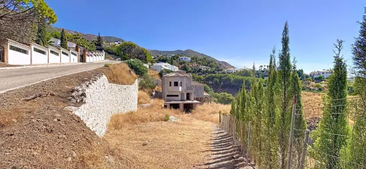 Sale of detached villa in Valtocado 1