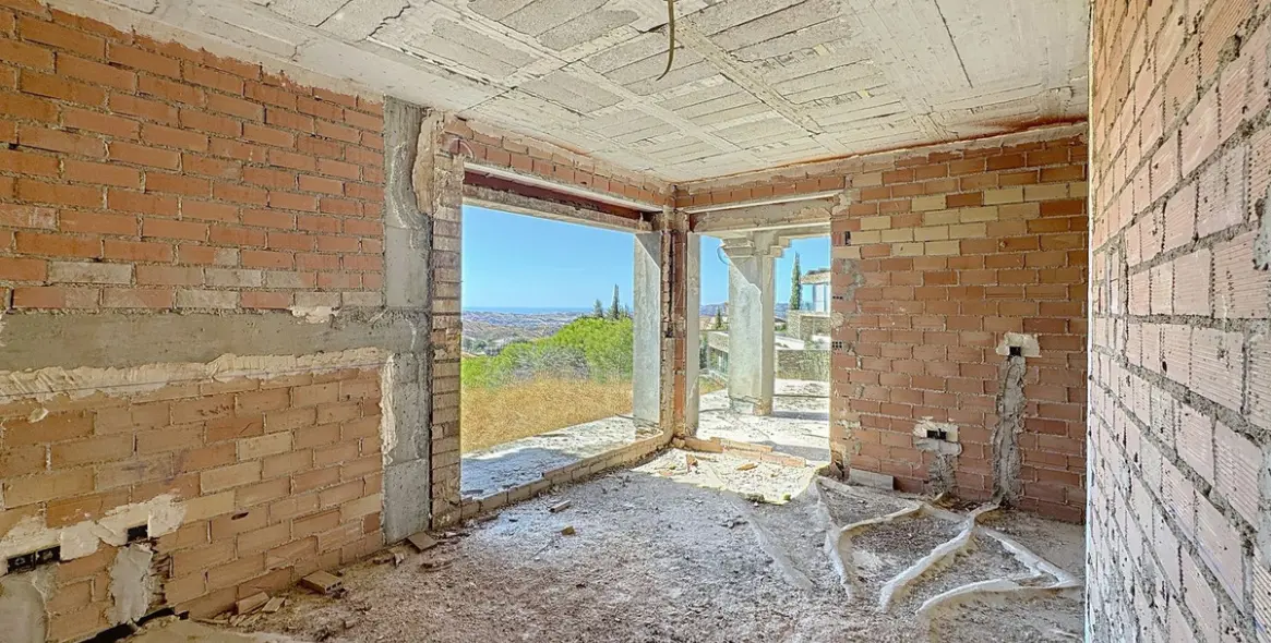 Sale of detached villa in Valtocado 5