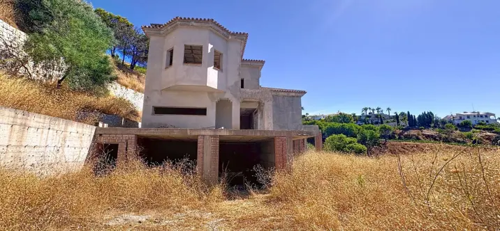 Sale of detached villa in Valtocado 0