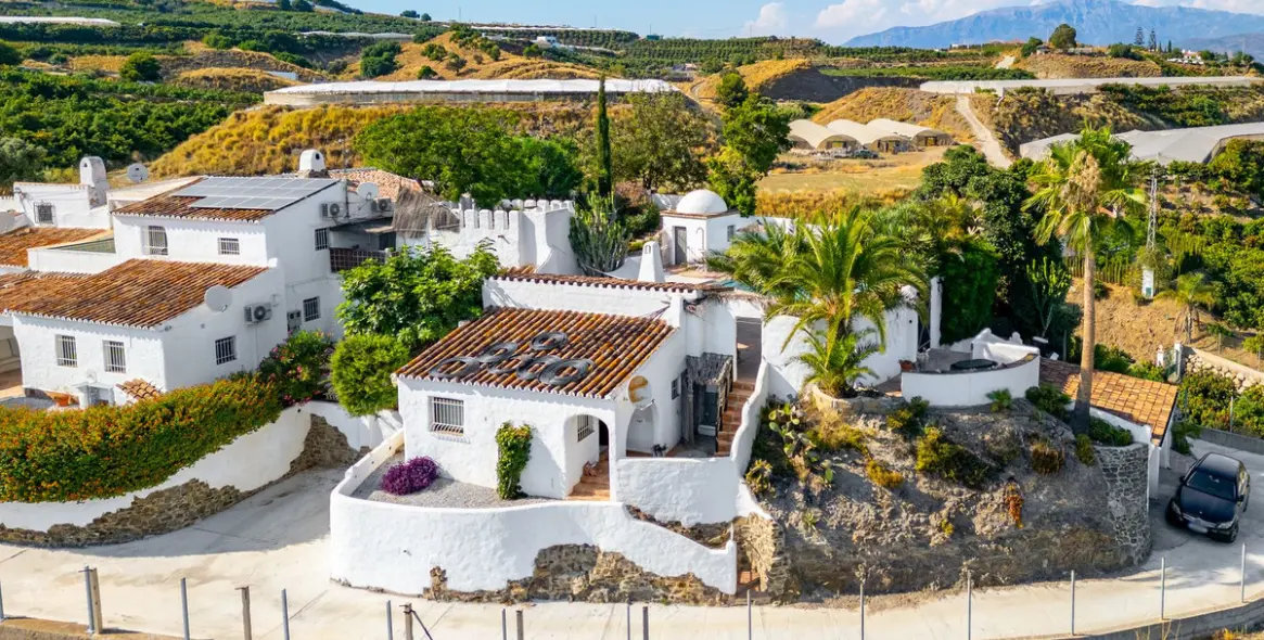 Sale of finca - cortijo in Almayate 1