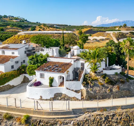 Sale of finca - cortijo in Almayate