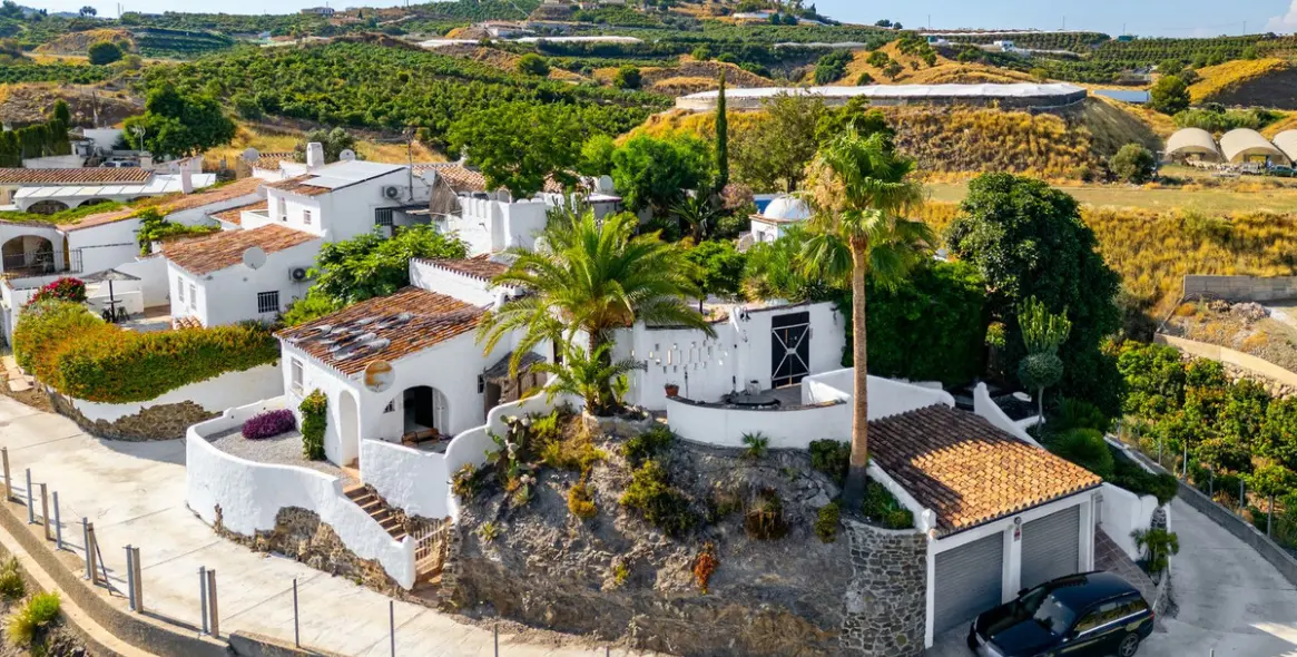 Sale of finca - cortijo in Almayate 2