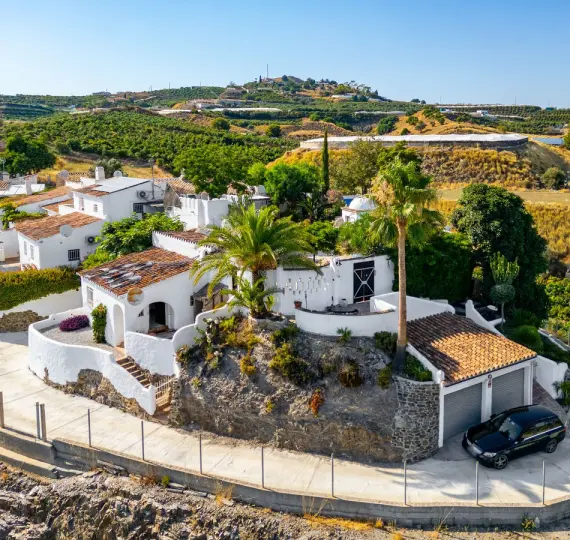 Sale of finca - cortijo in Almayate