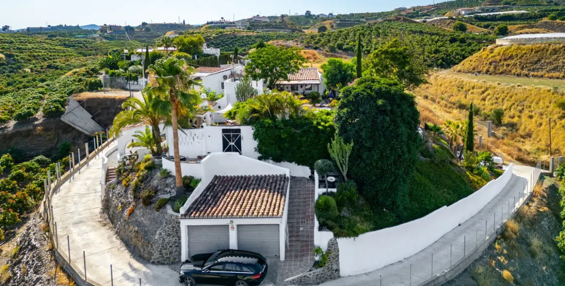 Sale of finca - cortijo in Almayate 3