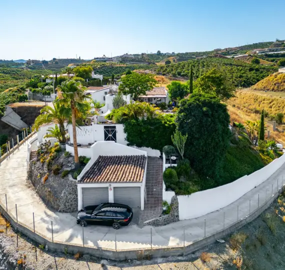 Sale of finca - cortijo in Almayate