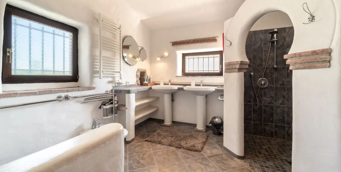 Sale of finca - cortijo in Almayate 22
