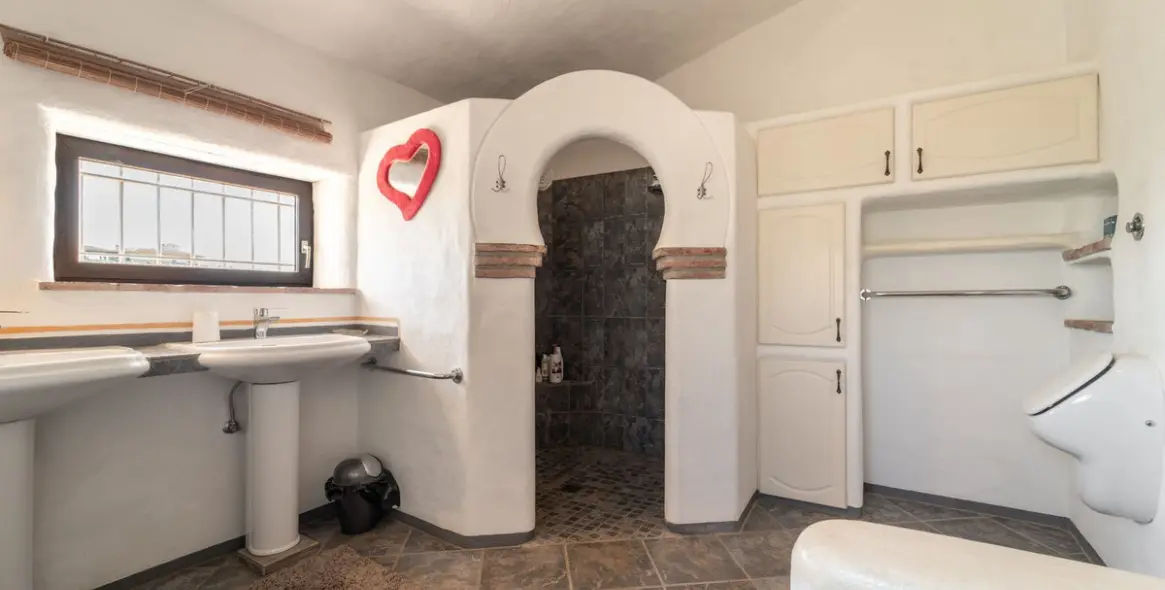 Sale of finca - cortijo in Almayate 23