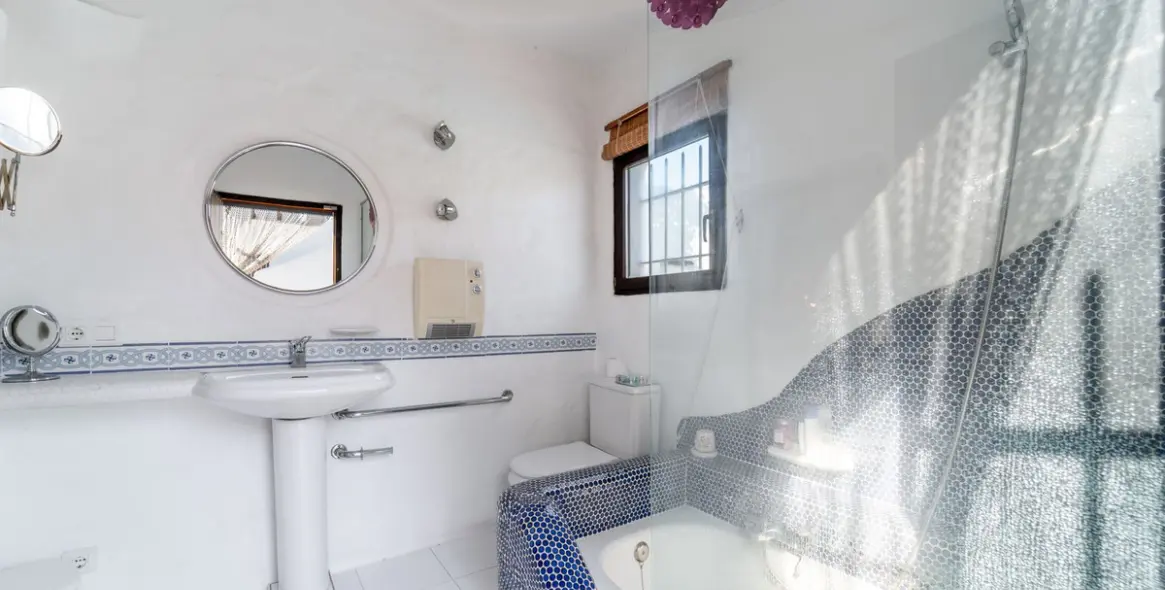 Sale of finca - cortijo in Almayate 36