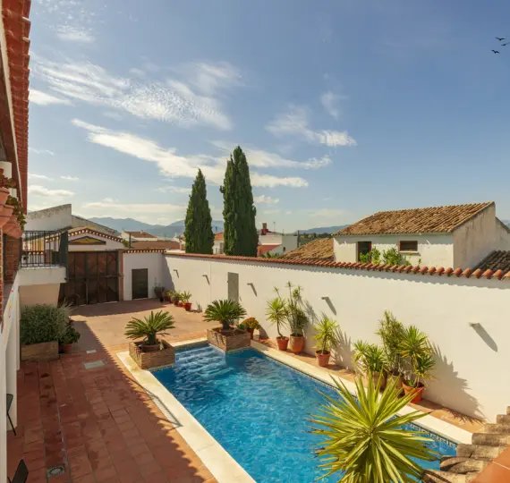 Venta de hostal en Pizarra