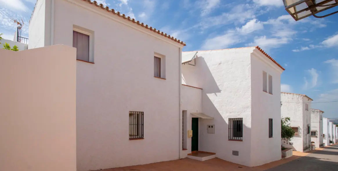 Sale of hostel in Pizarra 13