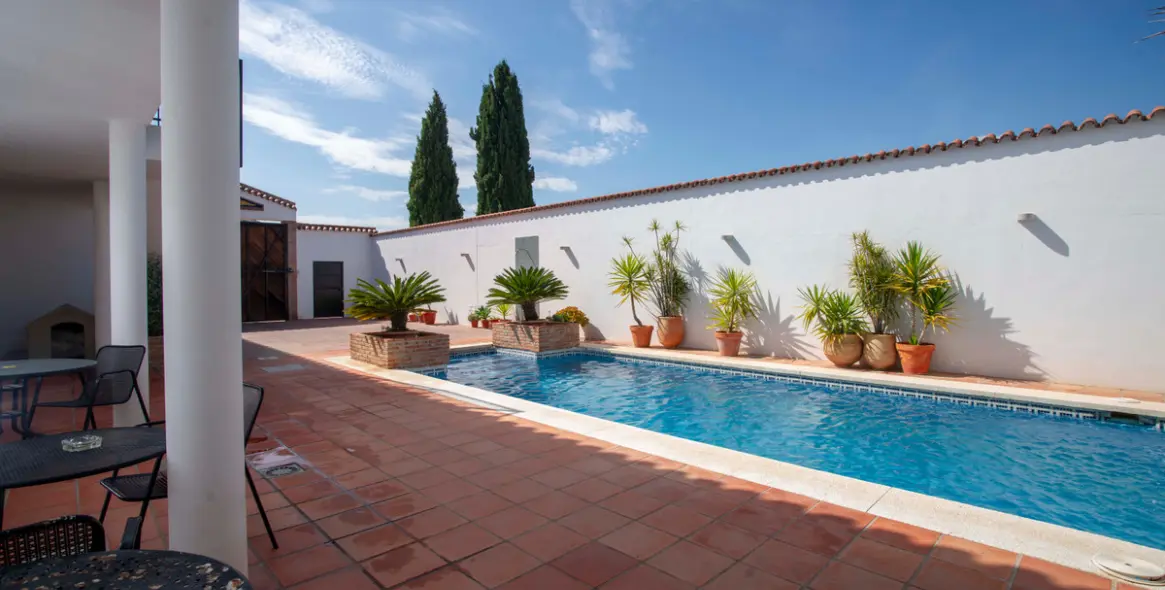 Sale of hostel in Pizarra 17