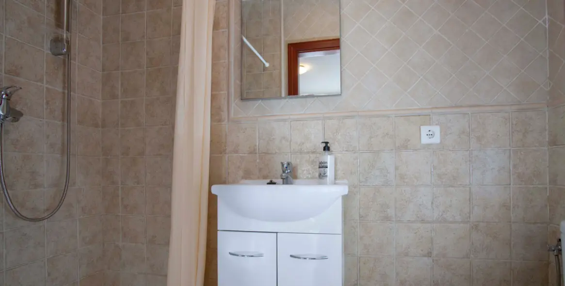 Sale of hostel in Pizarra 25