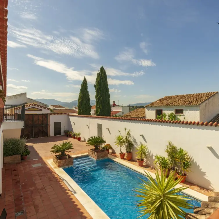 Venta de hostal en Pizarra