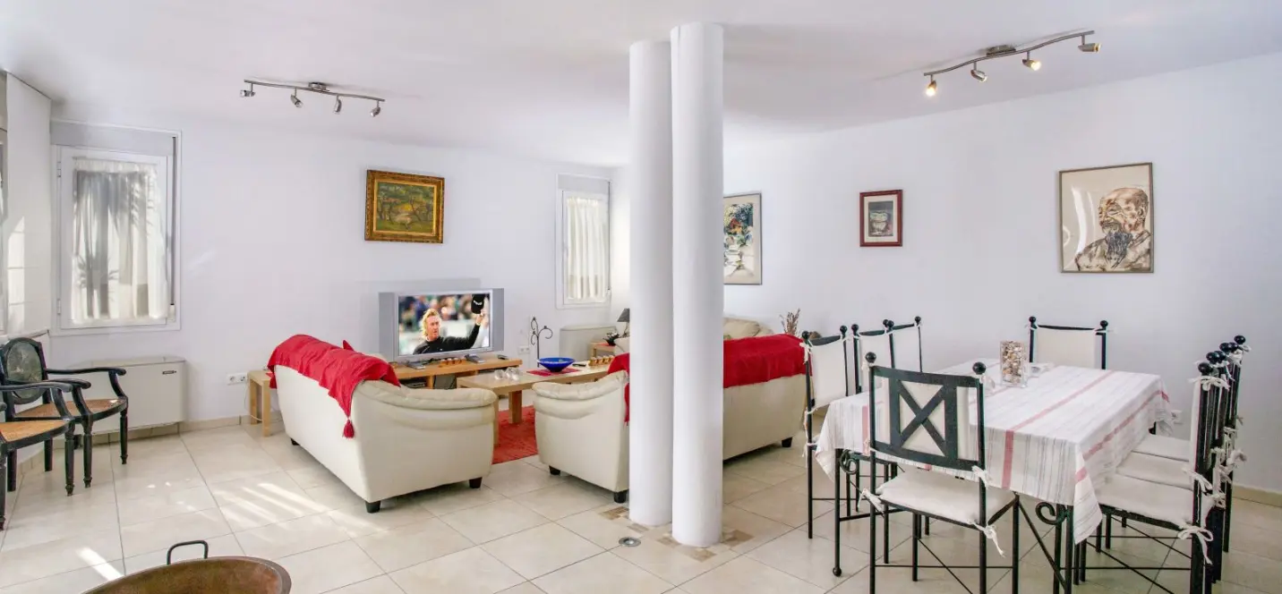 Venta de hostal en Pizarra 1