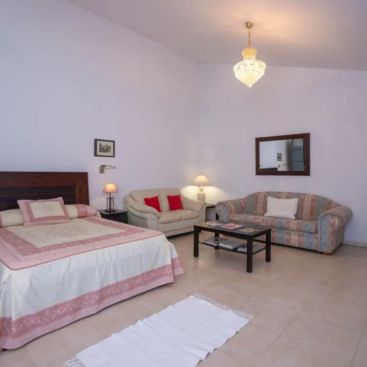 Venta de hostal en Pizarra
