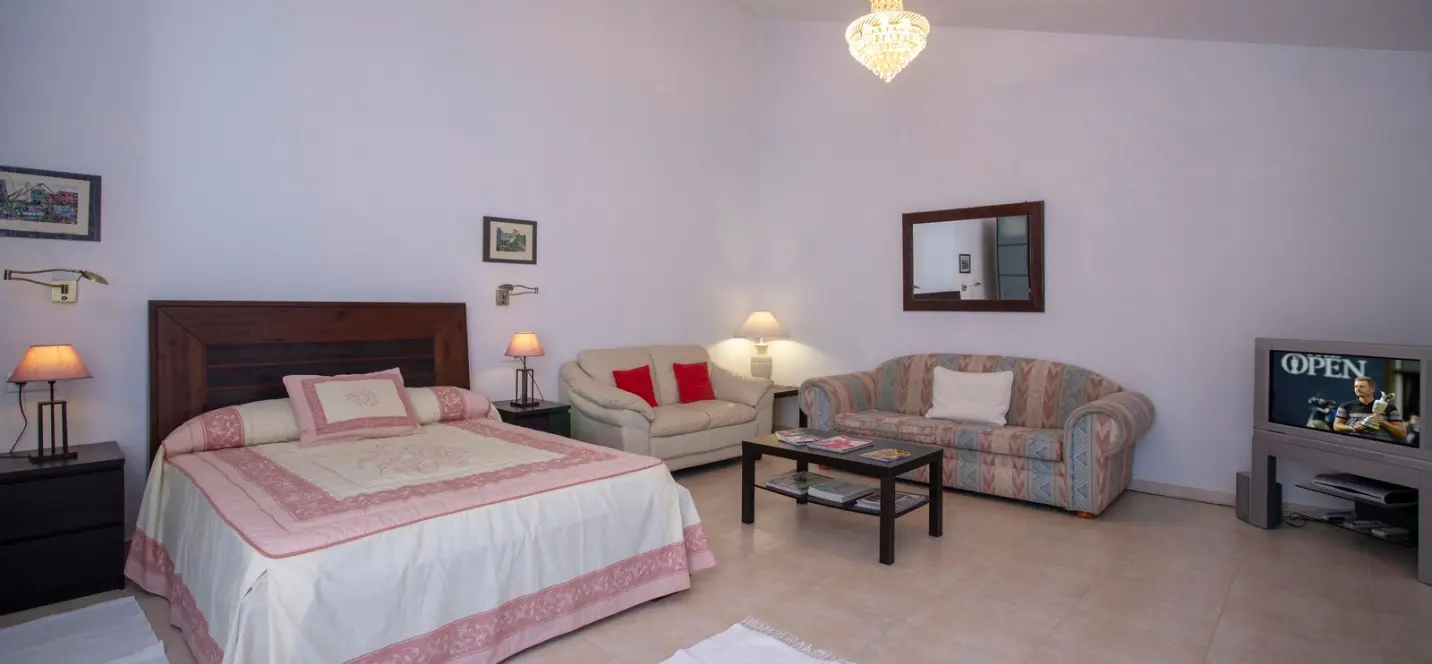 Venta de hostal en Pizarra 2